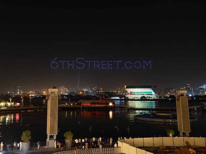 دبي تستضيف واحدة من أكبر عروض الطائرات المسيّرة في عالم الموضة من 6thStreet.com