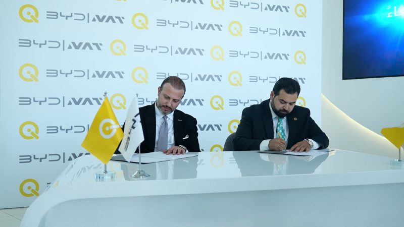 كي و NAT توقعان اتفاقية لتسهيل امتلاك سيارة BYD بالاقساط في العراق